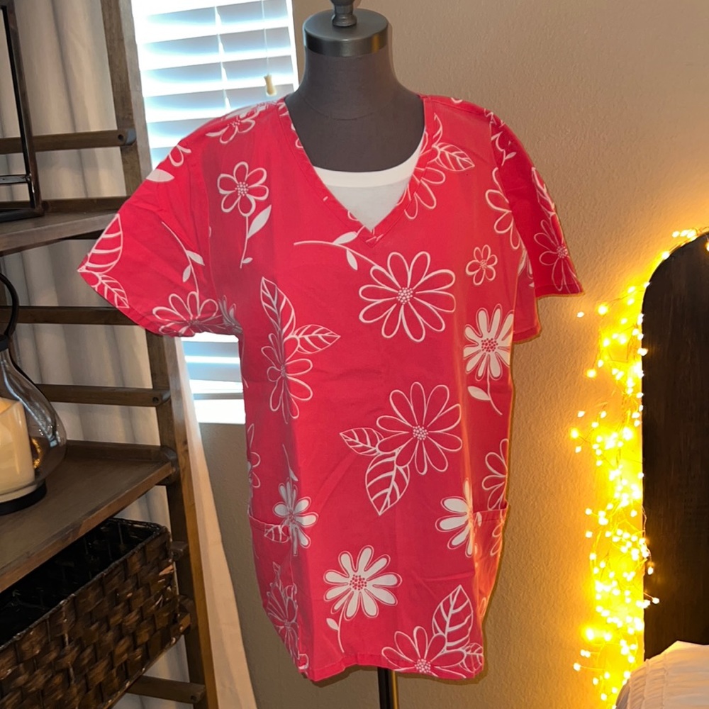 SILD on WN -Scrubs short sleeved top Barbie Pink w/ White flowers